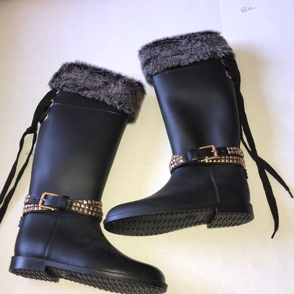 Beautiful boots - Picture 1 of 5